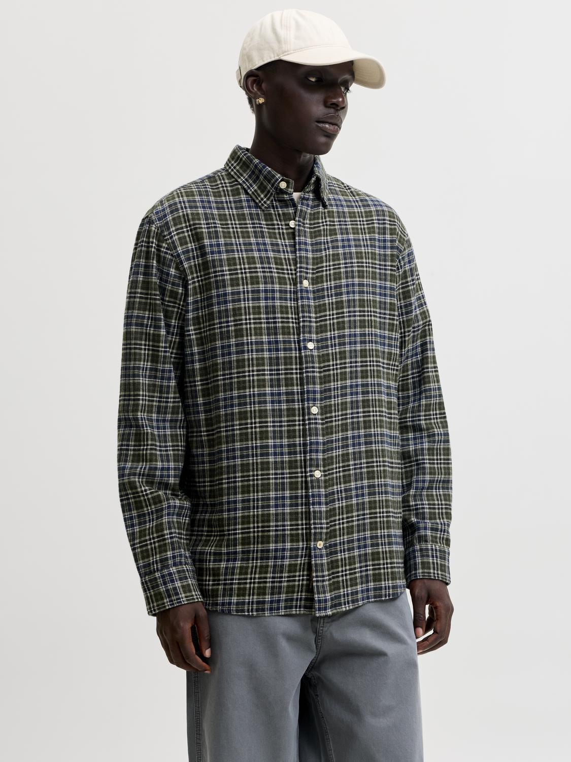 model_shot-front
